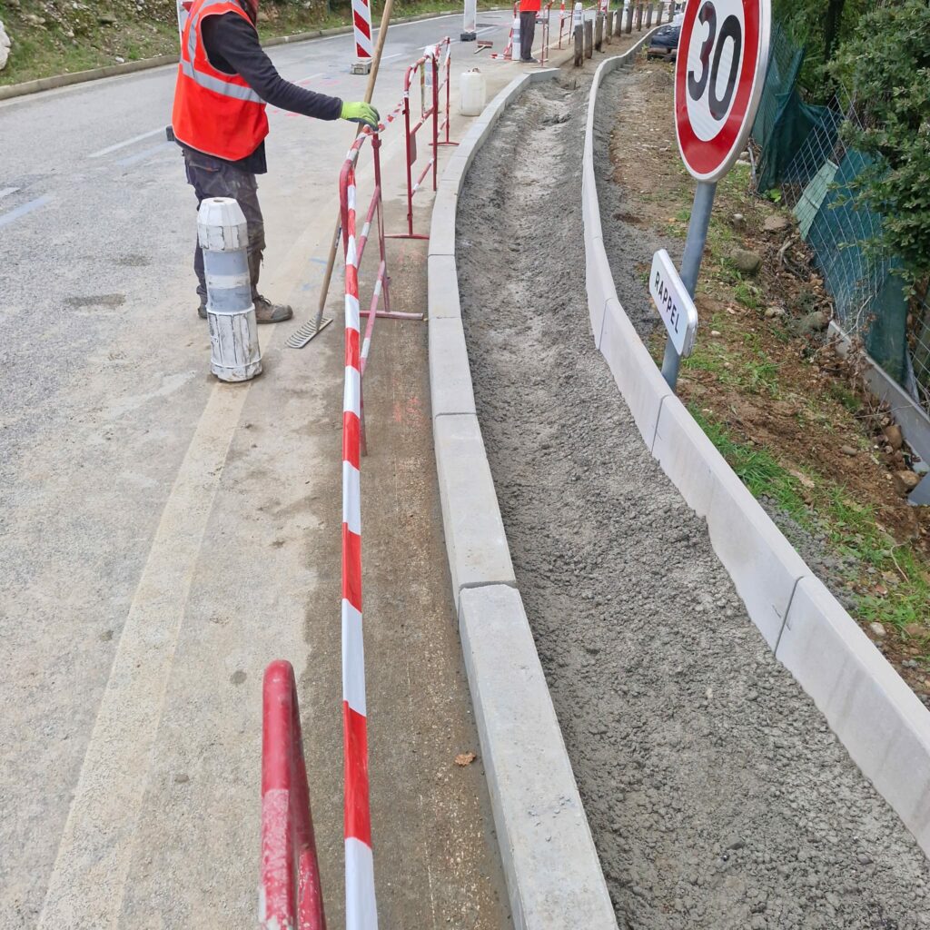 Travaux voirie bordures trottoirs Côte d'Azur - Teocarol Construction